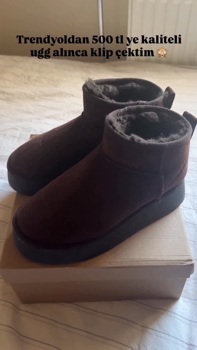 Instagram post by @gunce.psk.dan for Trendyol. Caption reads: Ugg linkini hikayemde paylaşacağım 😂😂 

#reklam....