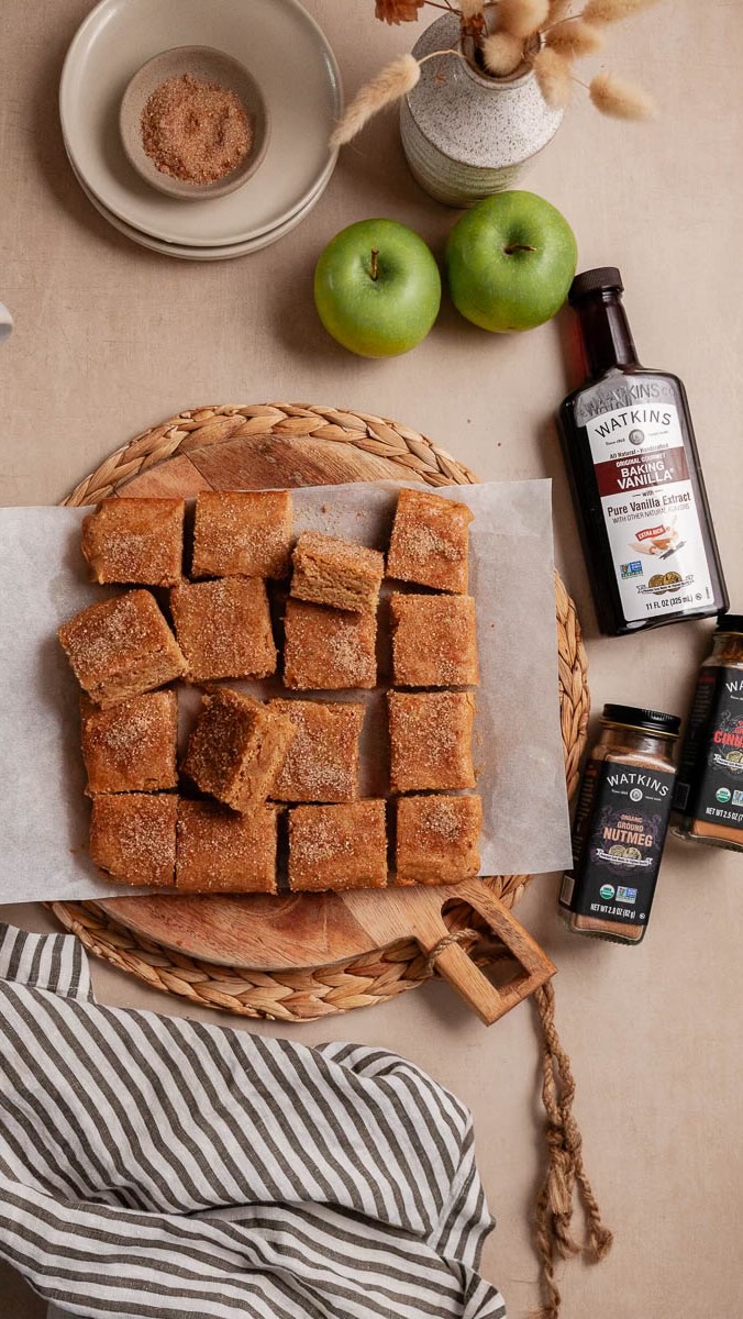 Instagram post by @eatmorecakebycandice for Watkins. Caption reads: [...] your kitchen smell incredible. I used....