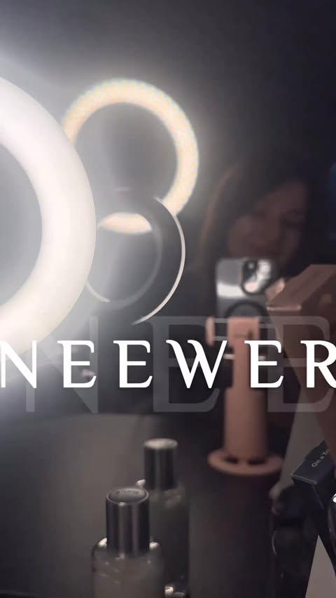 Instagram post by @ugc_canada for NEEWER. Caption reads: [...] ✨
This compact ring light from NEEWER is my....