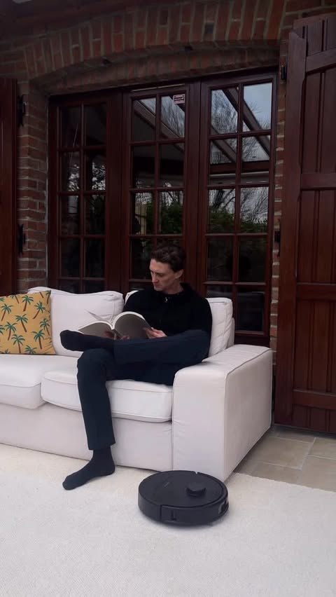 Instagram post by @chrisdelmarle for Roborock. Caption reads: en partenariat avec Roborock France

Meet the....