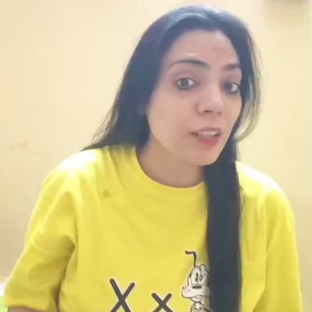Instagram post by @varinderkaurmalhotr for Evereve. Caption reads: A must try product for every girl . ....