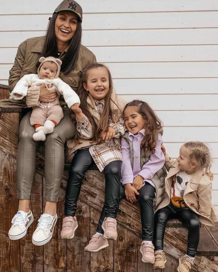 Instagram post by @frau.aleksic for Dosenbach. Caption reads: Girls just want to have fun.....