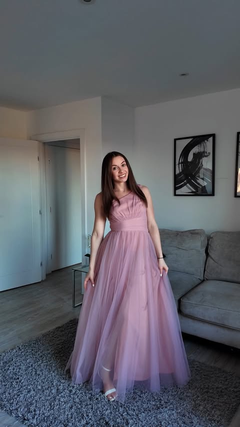 Instagram post by @fayeizzet for Ever-Pretty. Caption reads: [...] easy to wear, and these styles form....