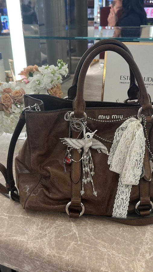 Instagram post by @sakinahjavad for Le Monde Gourmand | Willowbrook Il. Caption reads: fresh, fruity and delicious! love her. 

you can....