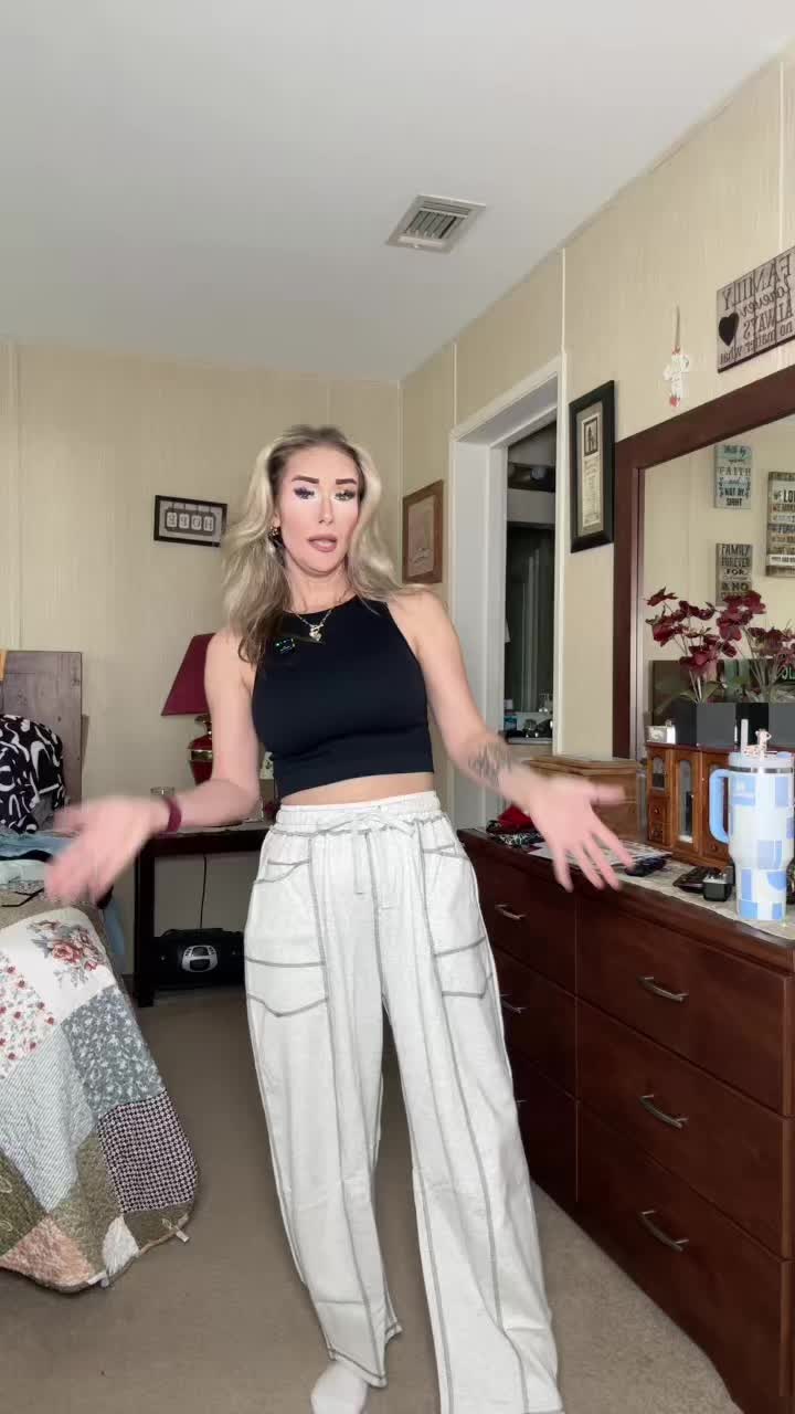 TikTok post by an influencer for SCUSTY. Caption reads: @SCUSTY #fashion #ootd #scusty #outfit [...].