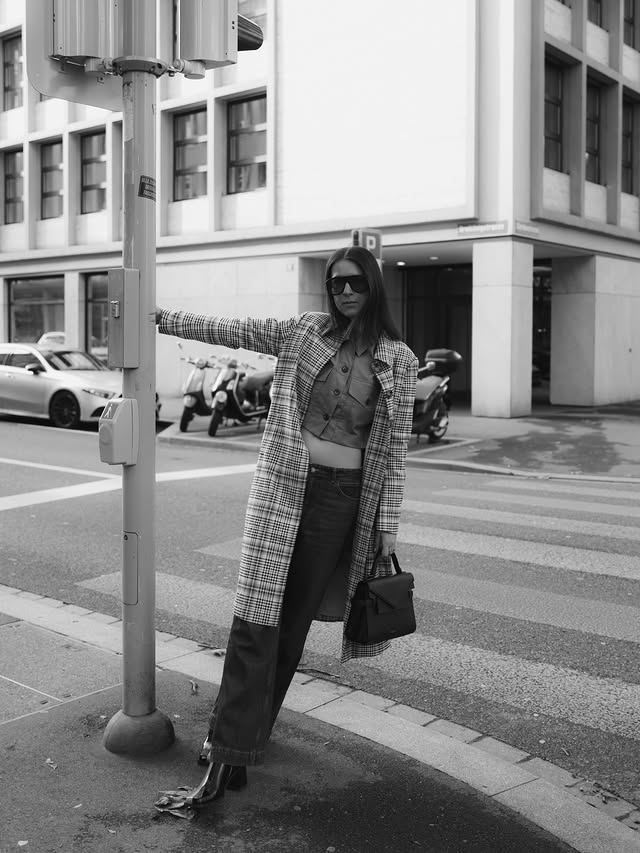 Instagram post by @sabrinawayneee for Le Tanneur. Caption reads: less color, more attitude. | enthält Werbung....