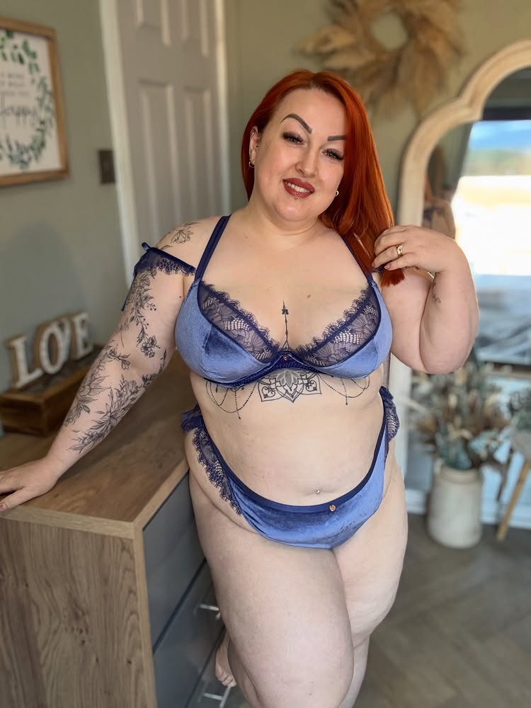 Instagram post by an influencer for Curvy Kate. Caption reads: [...] Glamour puss from @curvykate Use code....