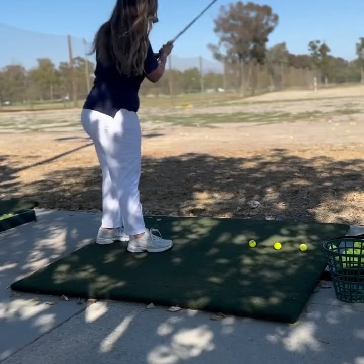 Instagram post by @bebekolog_ for Halara. Caption reads: Obsessed with these golf pants!⛳️ Quick-dry,....