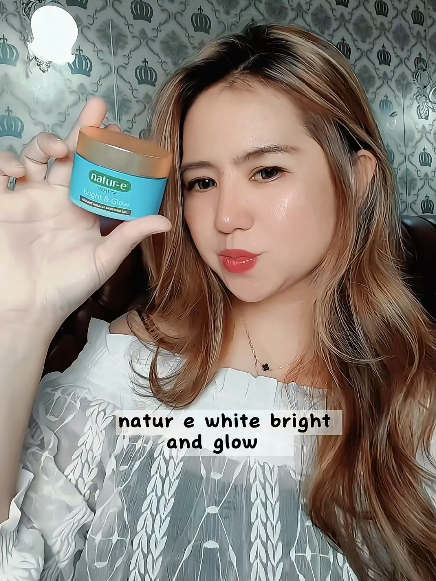 TikTok post by @cheche_beauty.official for Natur-e. Caption reads: [...] ketemu moisturizer yang cocok kayak Natur-E…....