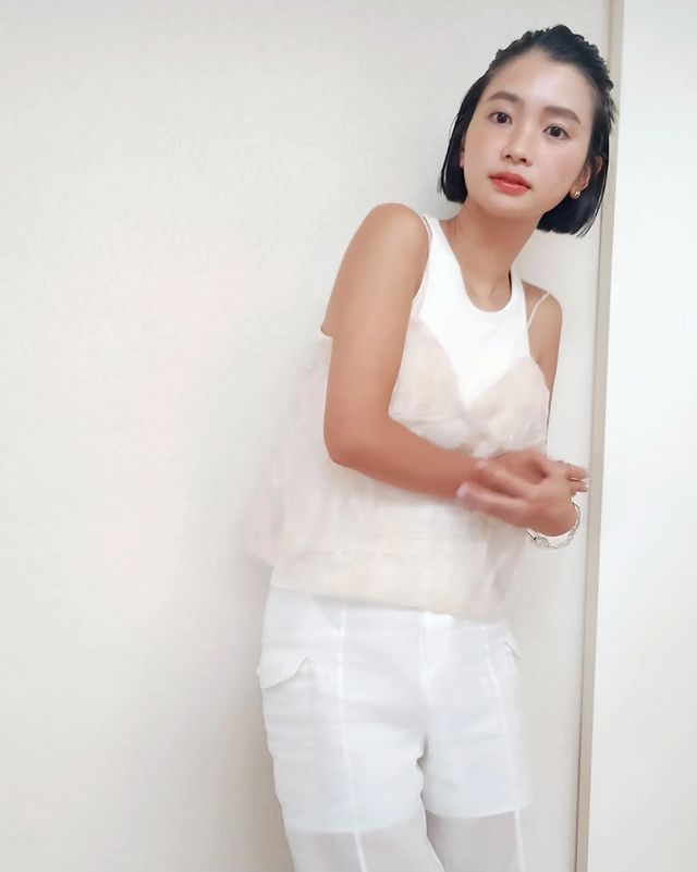 Instagram post by @asaasa320 for LEINWANDE. Caption reads: ♡
🤍🤍🤍.