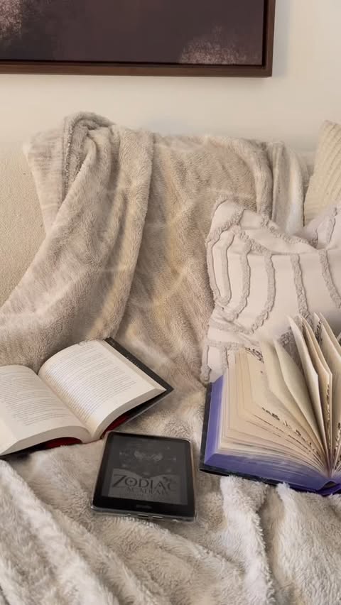 Instagram post by @bbandbhome for Strapsicle. Caption reads: [...] kindly gifted these kindle straps by....