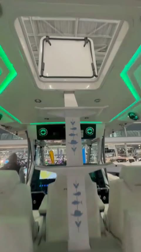 Instagram post by @neboatshow for Discover Boating. Caption reads: [...] fun features will you find at the Discover....