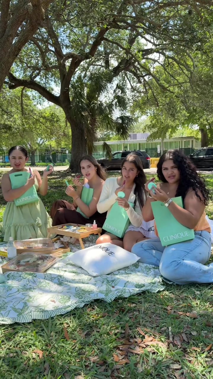 TikTok post by @casxloga for College Fashionista. Caption reads: [...] #CliniqueOnCampus @College Fashionista @KATY....