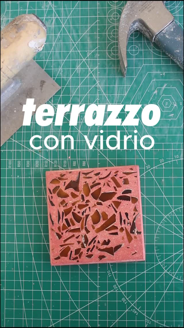 Instagram post by @laartesaniaindustrial for WD-40. Caption reads: Terrazzo y vidrio ♻️ 
.
.
.
.
.
.
.
.
#concreto....
