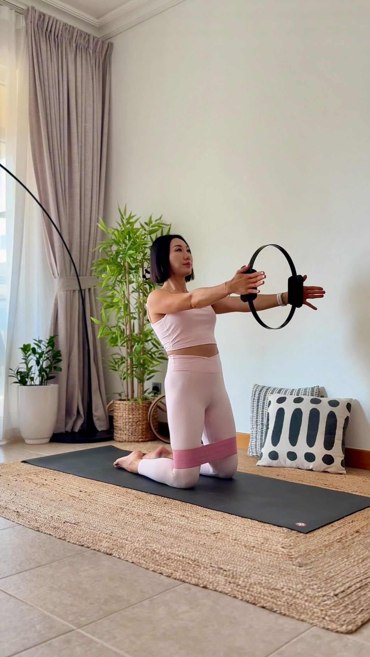 Instagram post by @loewenflo for Pranamat. Caption reads: [...] this little slice of self-care: the Pranamat....