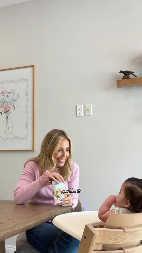 Instagram post by @itsmesaramartinez for Little Bellies. Caption reads: [...] doing purees but I found these new Little....