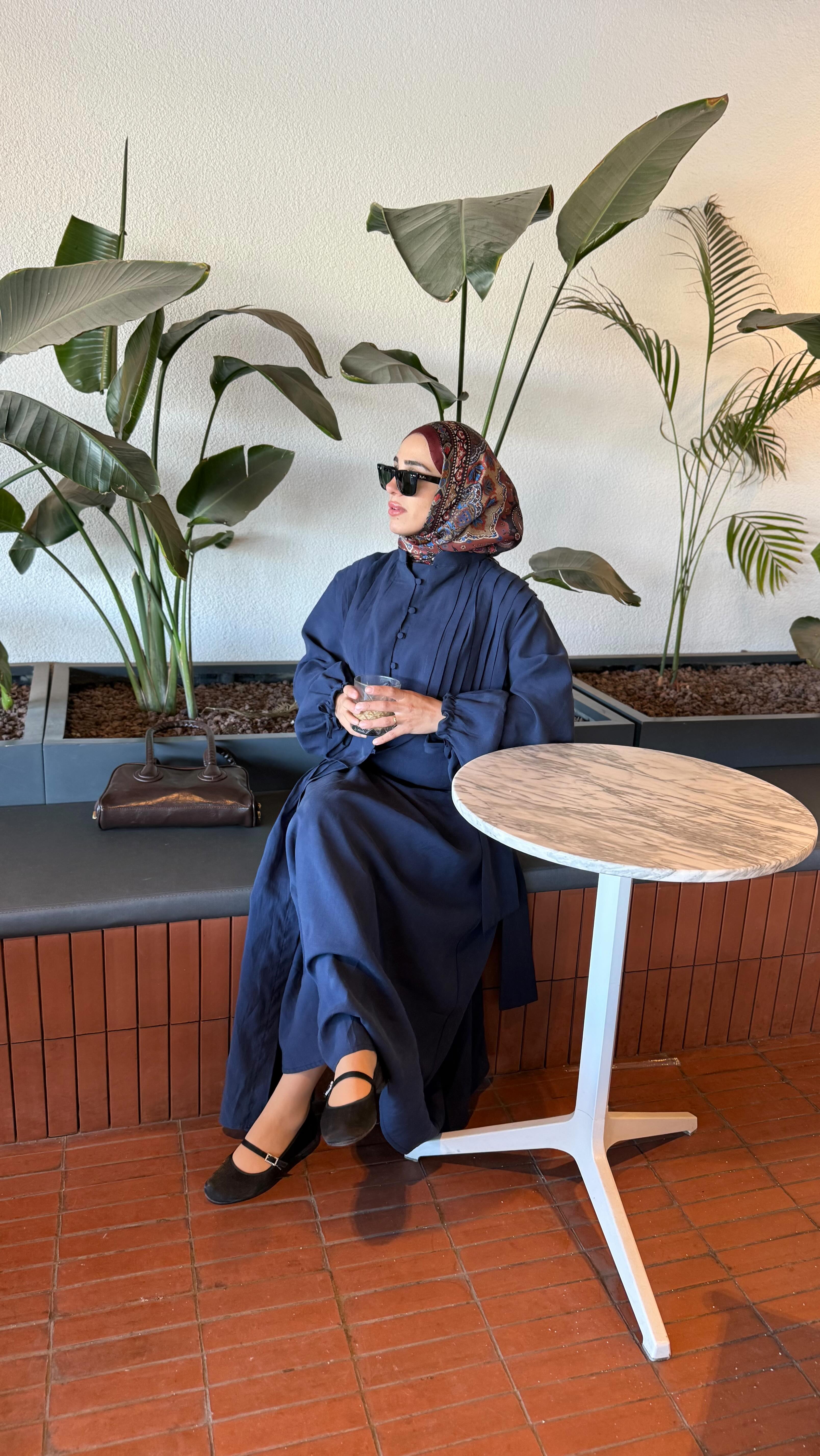 Instagram post by @busraozaal for OZSARICAM. Caption reads: 🦢 🖤
@ozzsaricam 
.
.
.
.
.
.
.
#kesfet #outfit....