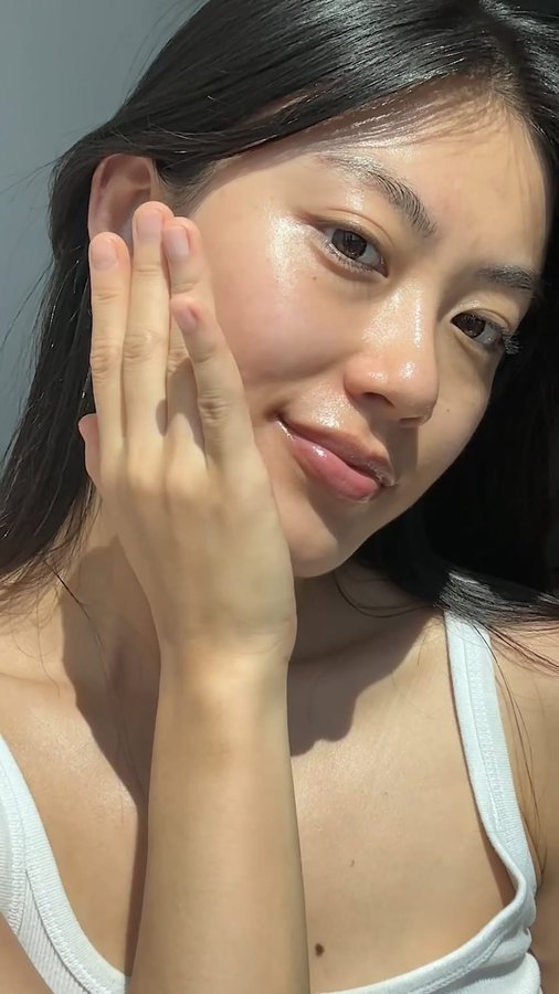 Instagram post by @haley0n for EM Cosmetics. Caption reads: [...] it - try these tips⁣ 💦 ⁣ The new....