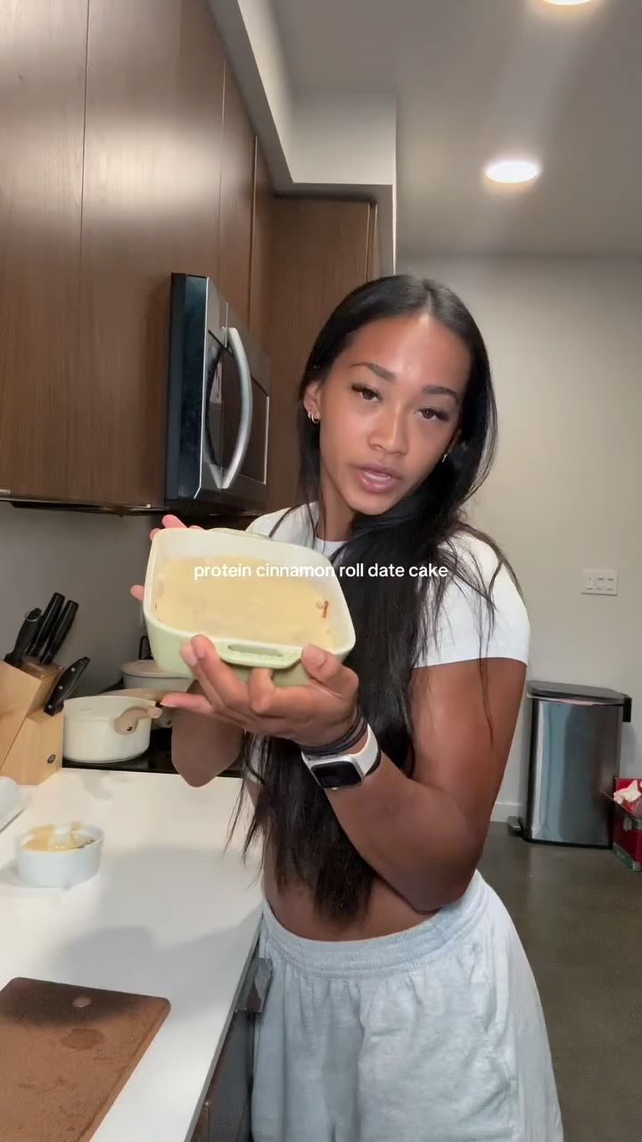 Instagram post by @oliviajewelfit for Lakanto. Caption reads: protein cinnamon roll date cake 🥮

recipe:
cake
-....