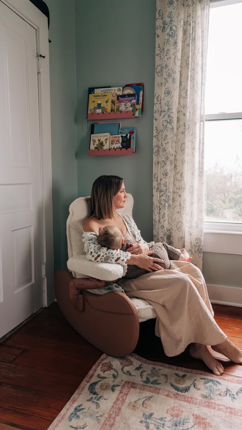 Instagram post by @brianneamartin for Mamazing. Caption reads: [...] for an upgrade. 

This new chair from....