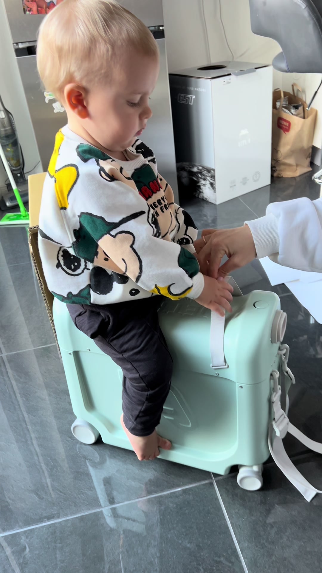 TikTok post by @jennyandmarco for Stokke. Caption reads: Ein Begleiter, der schon so lange dabei ist. Der....