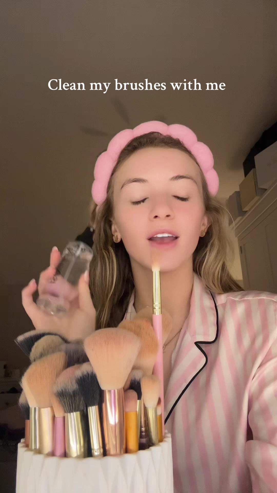 TikTok post by @summerlundxo for ISOCLEAN. Caption reads: @ISOCLEAN the best✨ can’t get over how clean they....