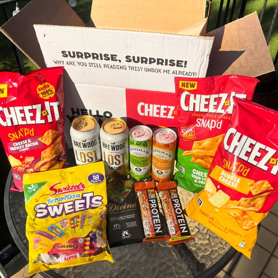 Instagram post by @kateatfood for Hello Yummy Box. Caption reads: Happy Monday! 🥳 

Septembers @helloyummybox.uk....