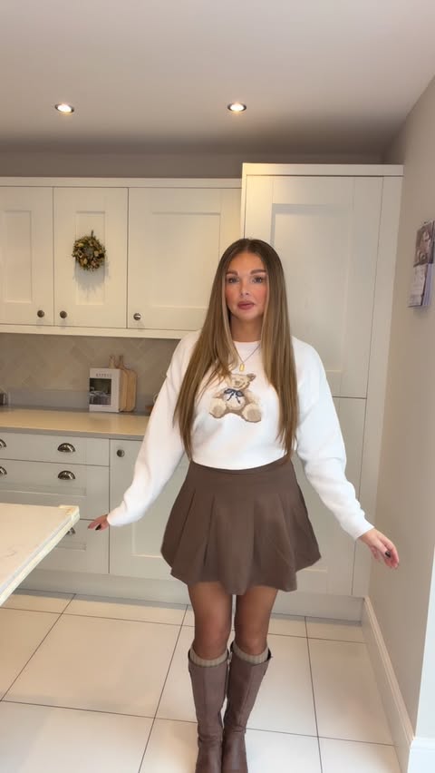 Instagram post by @tanyahanson_ for Bellamianta. Caption reads: My favourite outfit for a while 🤗🧸🤎🤍 AD ❄️Last....