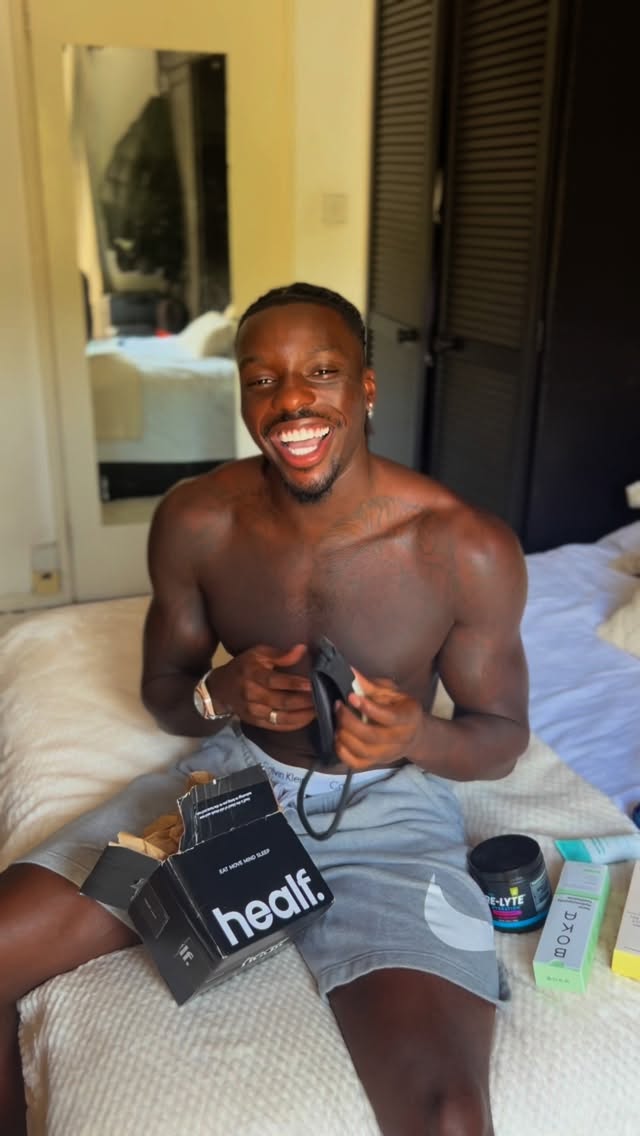 Instagram post by @dejonnoelwilliams for Healf. Caption reads: Unboxing my @healf delivery 📦 because health,....