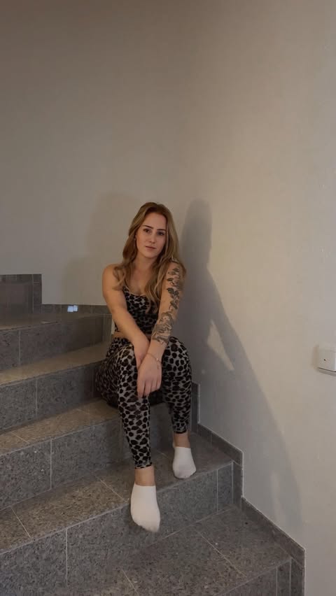 Instagram post by @kathie_bt for Hey Honey. Caption reads: 🤎🐆

*ad 

#ａｅｓｔｈｅｔｉｃ #aesthetics #aesthetica.