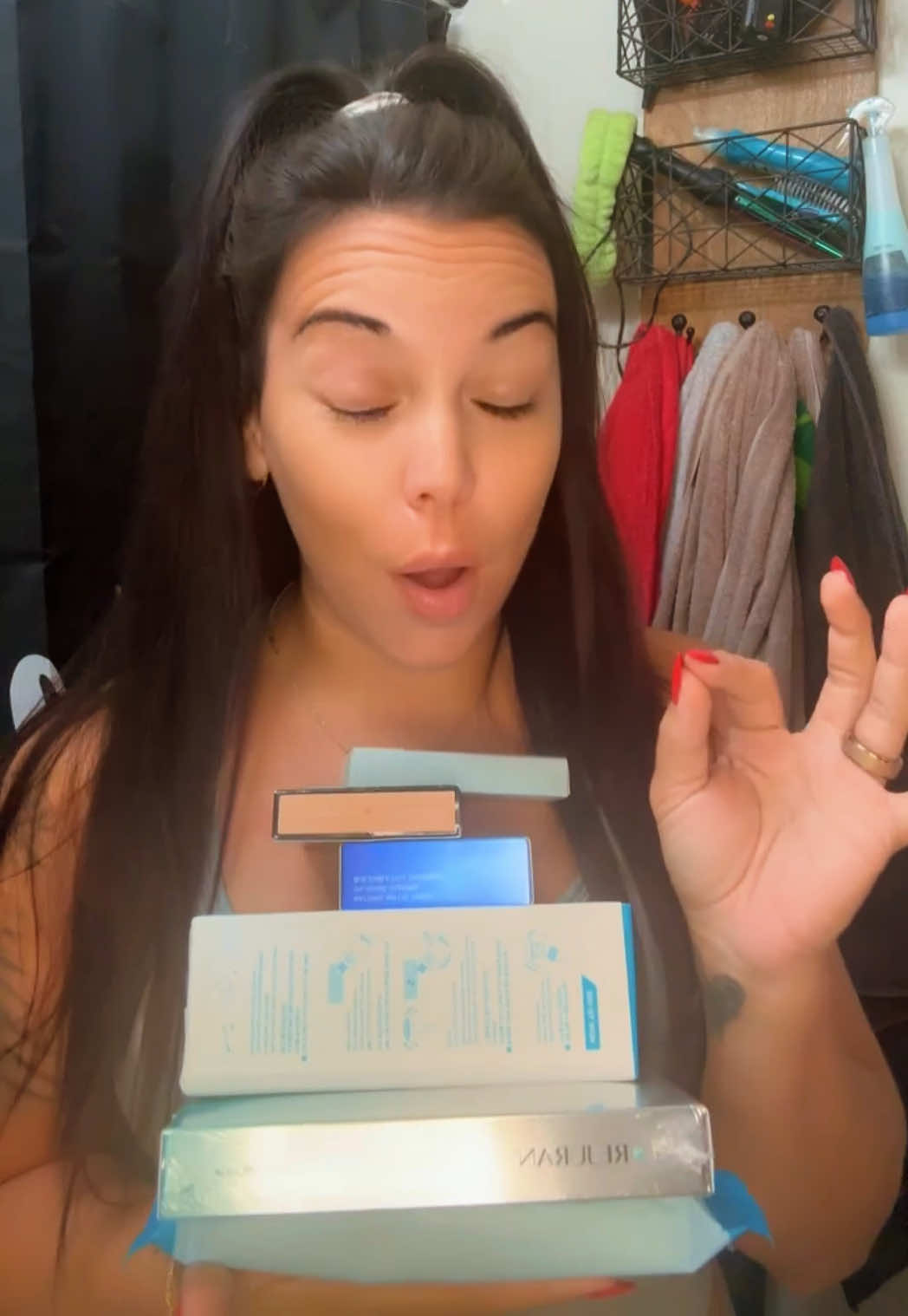 TikTok post by @_rianalee for Clean Skin Club. Caption reads: [...] #unboxing @REJURAN US @ilso US @Clean Skin....