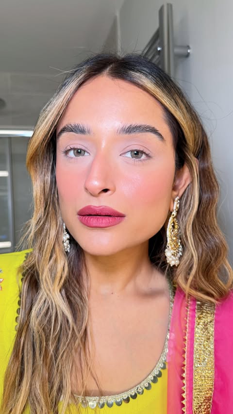 Instagram post by @the_etiquette_rouge for Insight Cosmetics. Caption reads: Comment LINK for links to the products used 🔗....