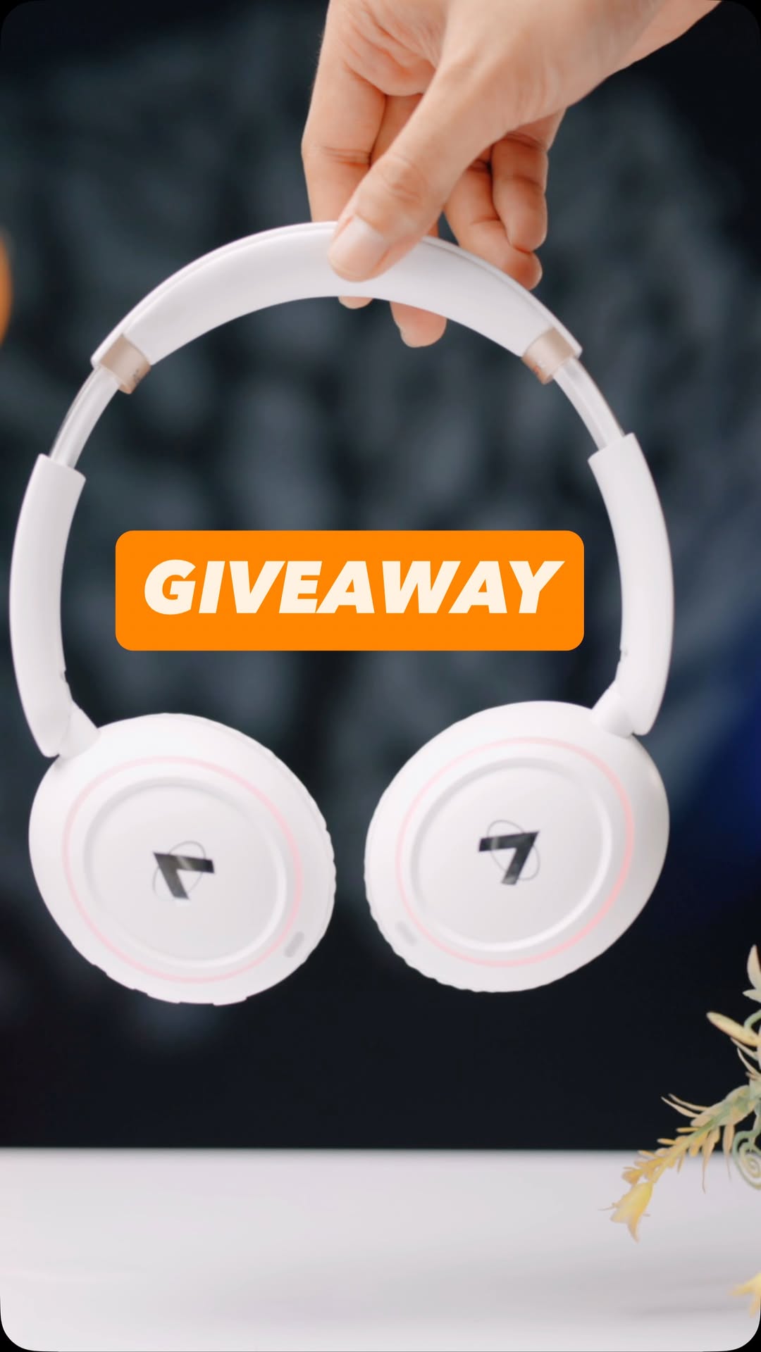 Instagram post by @tayyabfayyaz for Audionic. Caption reads: Your playlist deserves the Hammer touch
#audionic....