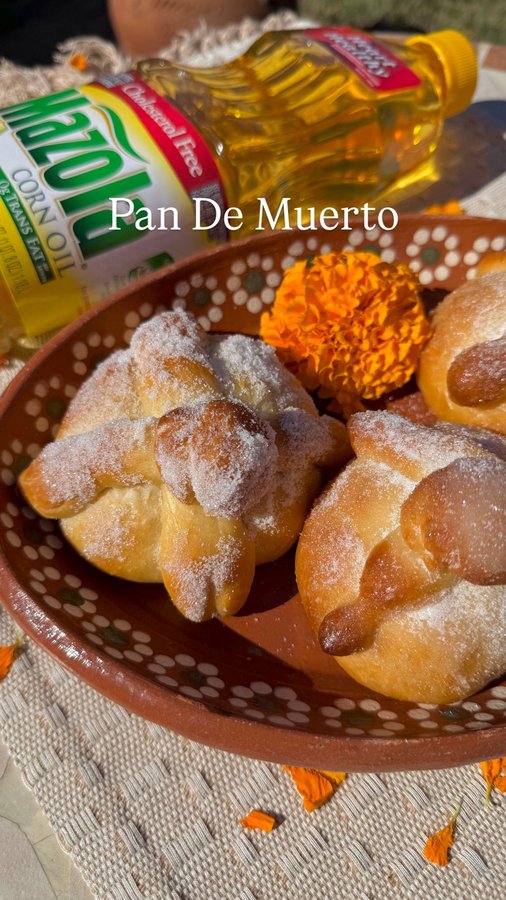 Instagram post by @ale.reeg for Mazola. Caption reads: #AD 🏵️Get ready to celebrate Dia De Los Muertos....