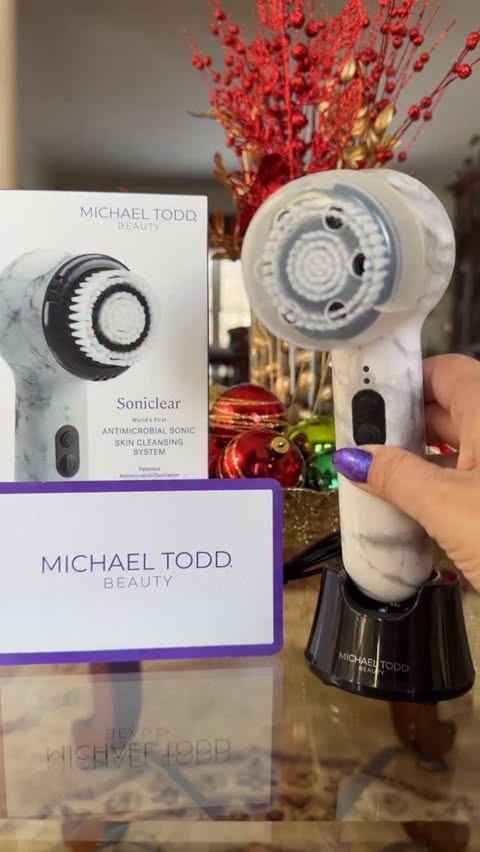 Instagram post by @samosaswmimosas for Michael Todd Beauty. Caption reads: [...] - but make it smarter 🩶🖤🤍.....