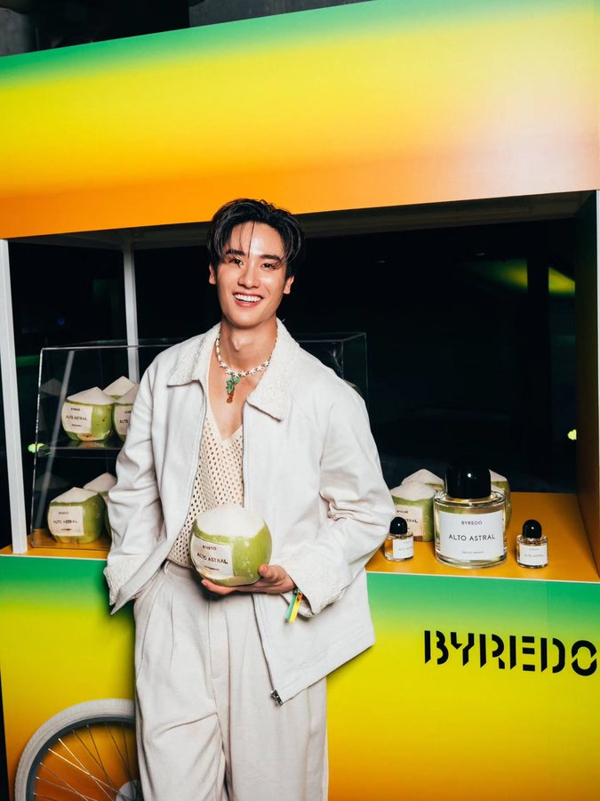 Instagram post by @tawan_v for BYREDO. Caption reads: Byredo เปิดตัวน้ำหอมใหม่ "Alto Astral" [...].