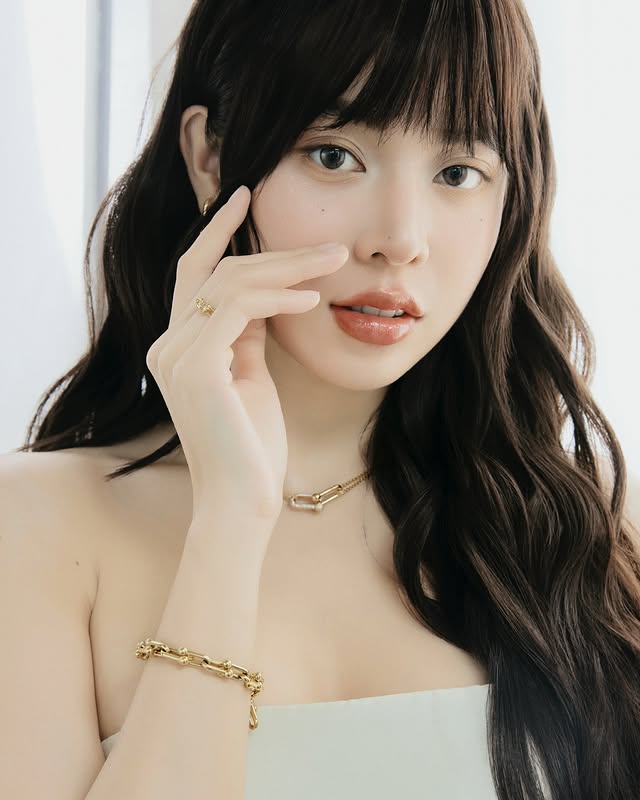 Instagram post by @thanhthuy.hhvn for Tiffany & Co.. Caption reads: Christmas begins with elegance @tiffanyandco....