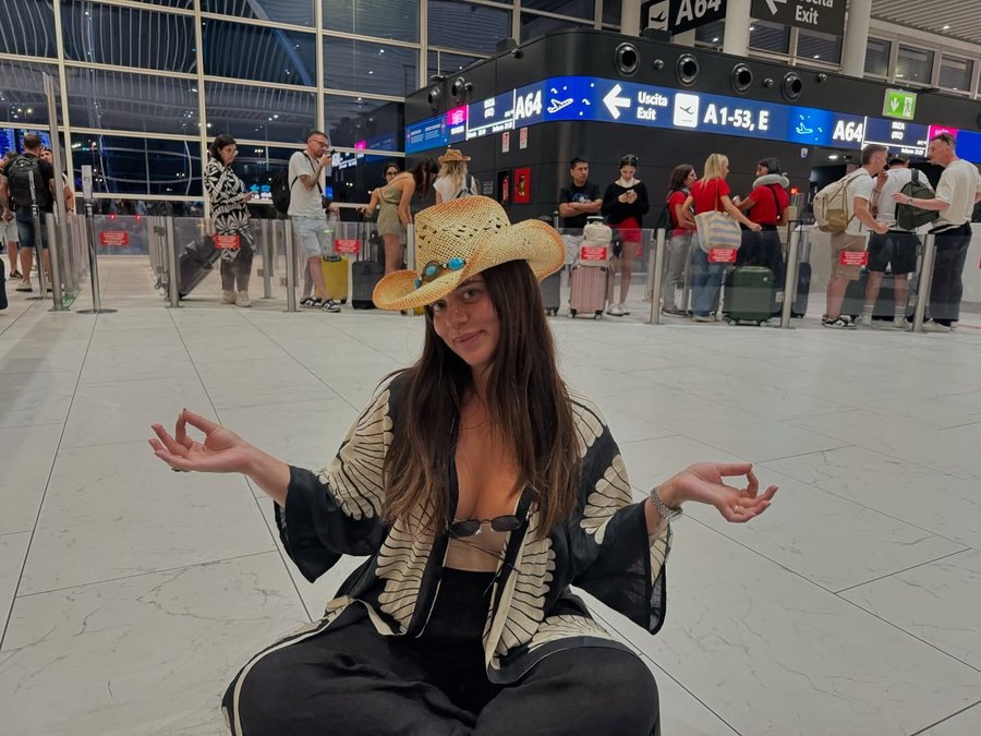 Instagram post by @lapepponsss for Wizz Air. Caption reads: [...] before Ibiza. 🧘‍♀️🪭
Thank you @wizzair for....