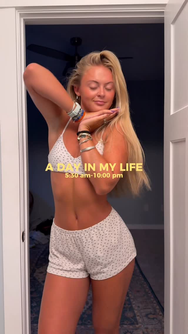 Instagram post by @ashisatthegym for PEScience. Caption reads: day in my liiiife 🫶🏻🎧🌼🤸🏼‍♀️🌟

‌
outfits are....