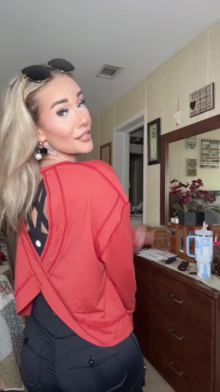 TikTok post by an influencer for SCUSTY. Caption reads: @SCUSTY #fashion #ootd #scusty #outfit [...].