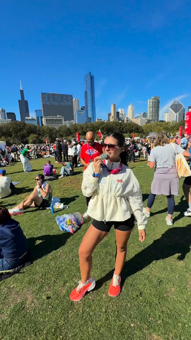 Instagram post by @samanthamacintyrexo for Perfect Bar. Caption reads: the best chicago marathon weekend with @perfectbar....