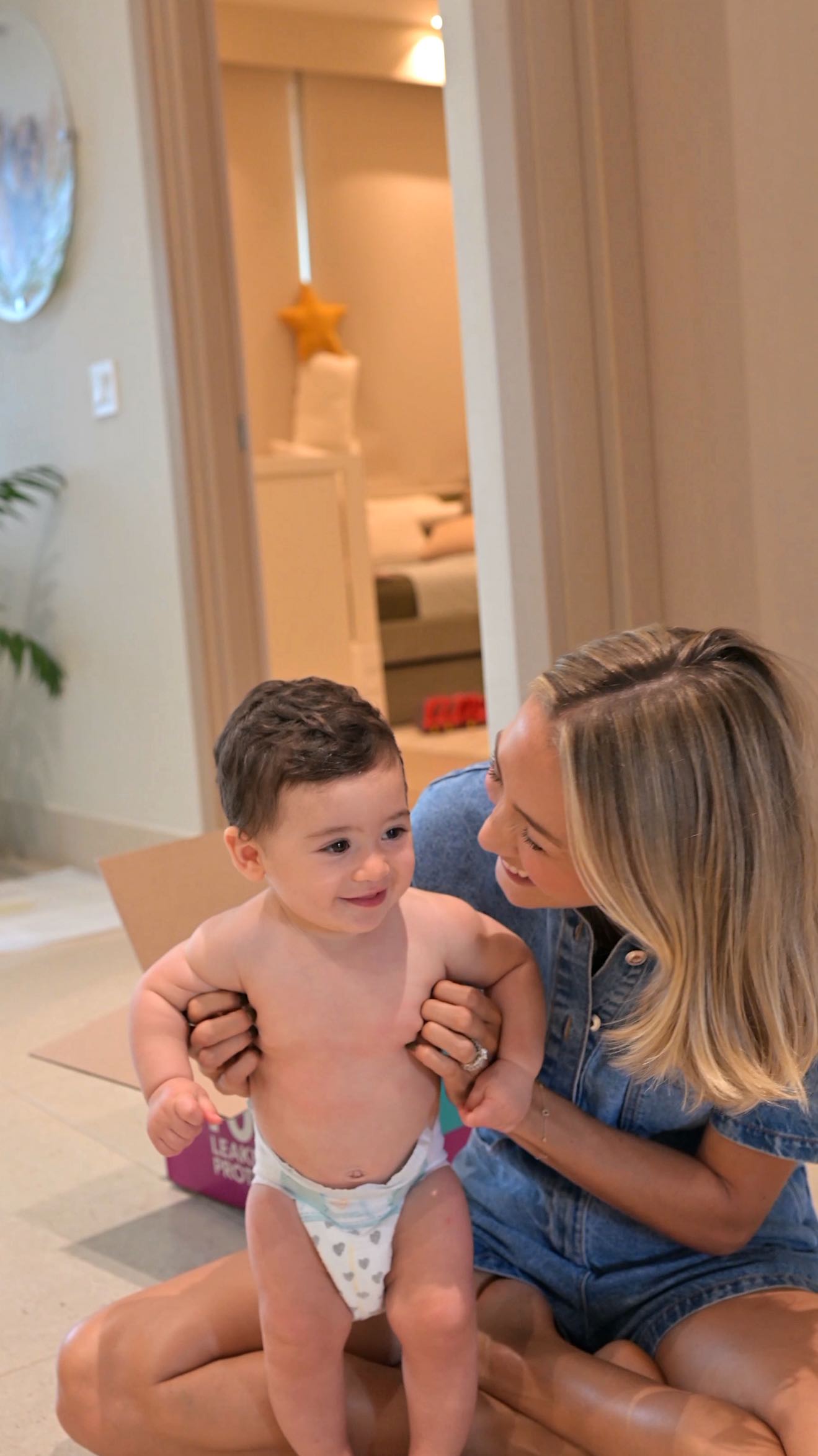 Instagram post by @isabellaeisenmann for Pampers Latam. Caption reads: ¡Llegaron los Economy Packs de Cruisers a....