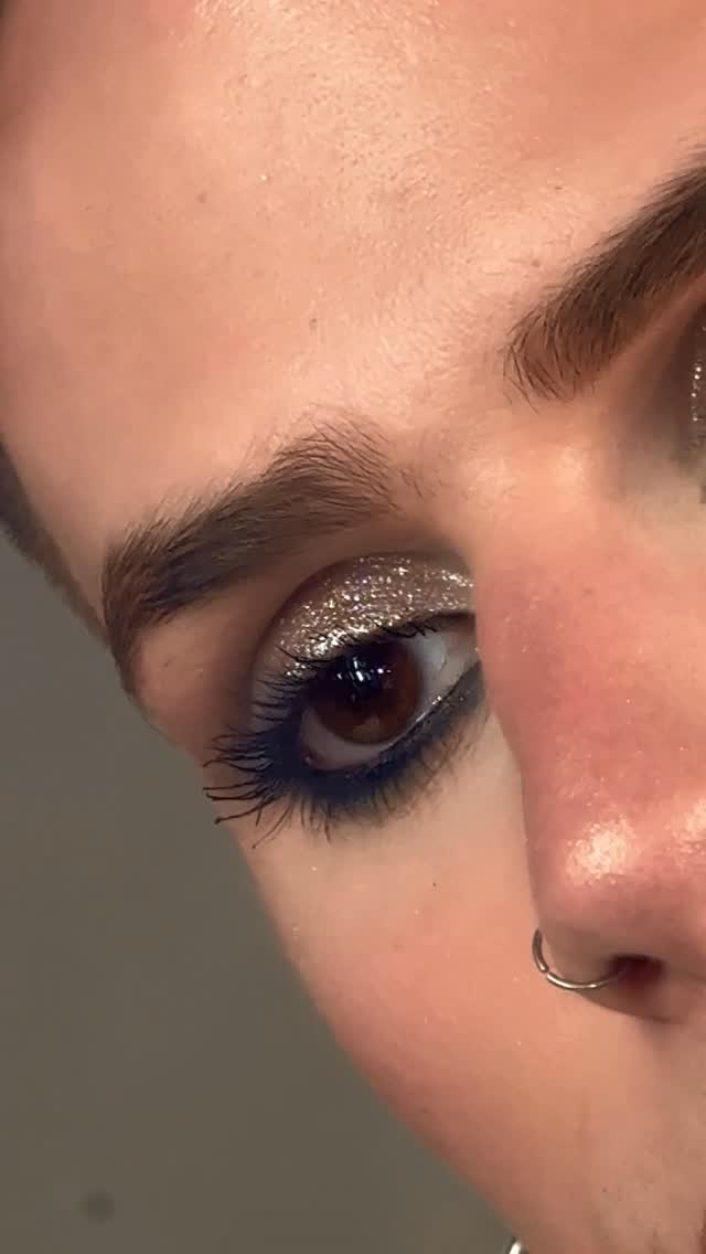 Instagram post by @dimaarrest for CATRICE Cosmetics. Caption reads: Vydrží nová @catrice.cosmetics Hyperlash řasenka....