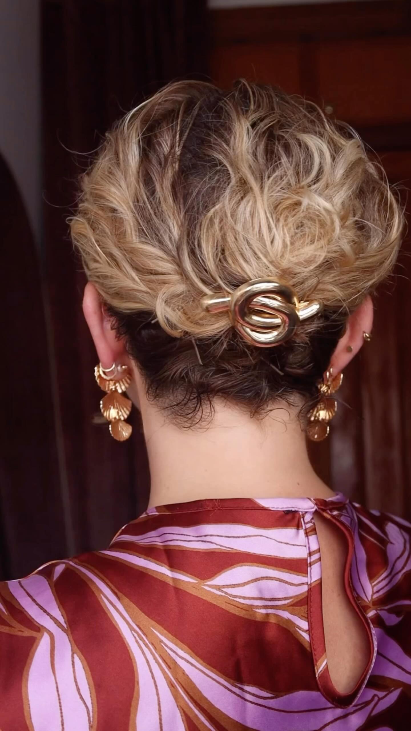 Instagram post by @sarah_louwho for DESIGNME Hair. Caption reads: Tip: once you’ve hair-sprayed everything into....