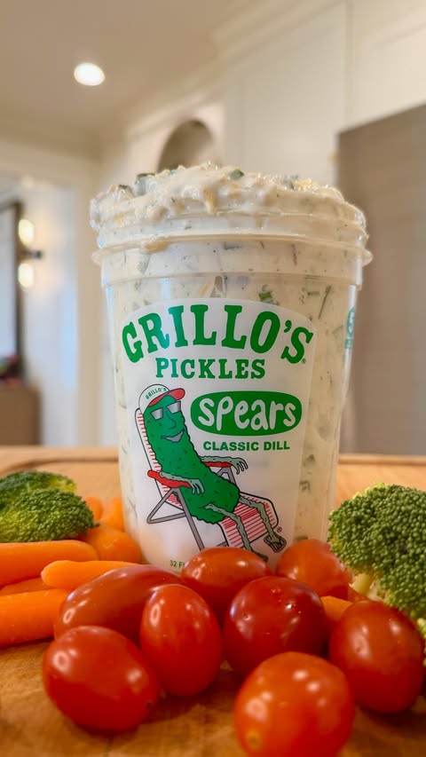 Instagram post by @low.carb.love for Supergut. Caption reads: [...] Foundational Daily Fiber powder from....