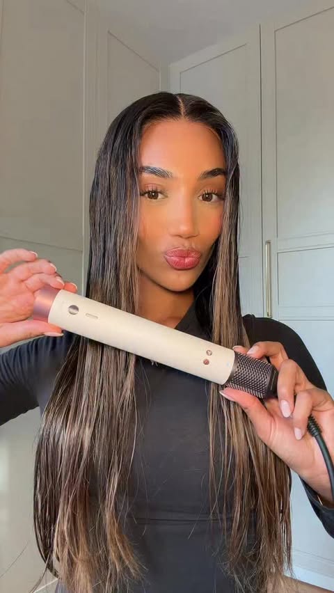 Instagram post by @celinajadakerr for Dyson Deutschland. Caption reads: Anzeige | Get ready with me @dyson_de mit dem....
