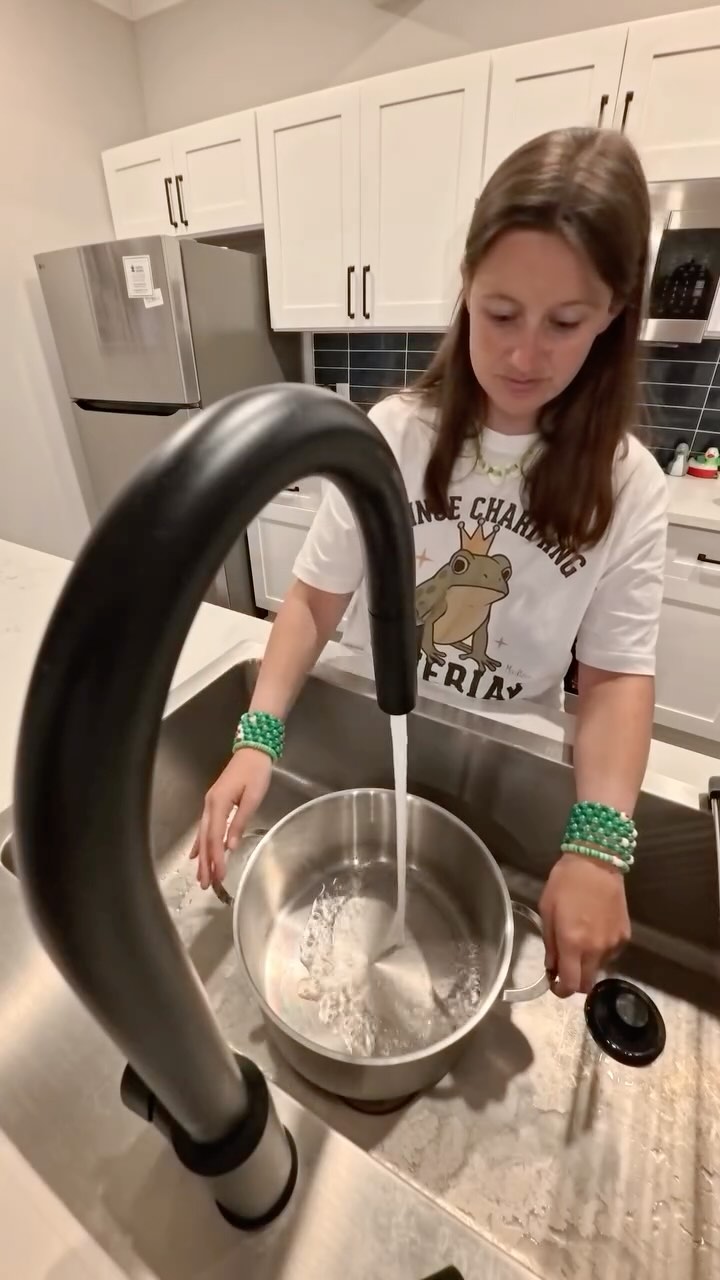 Instagram post by @madison_marilla for SAUZ. Caption reads: Love me some sauz! #ad.