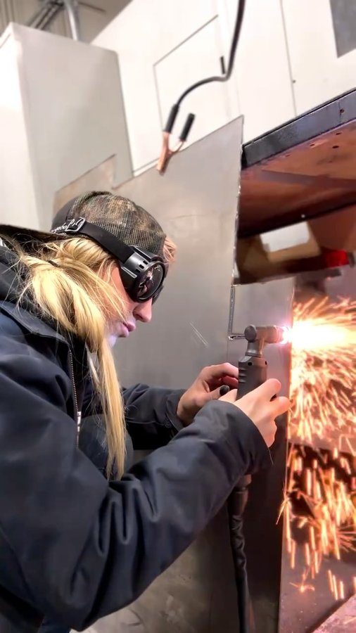 Instagram post by @thebluecollarbarbie for Arccaptain. Caption reads: [...] a part. Perfect time to try out the....