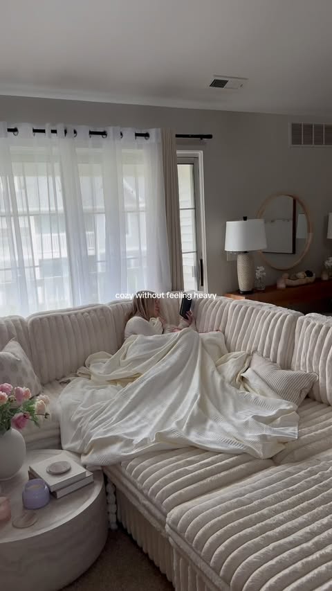 Instagram post by @annaschottin for Bedsure Home. Caption reads: [...] #BedsureOrganicCottonBlanket @bedsurehome.