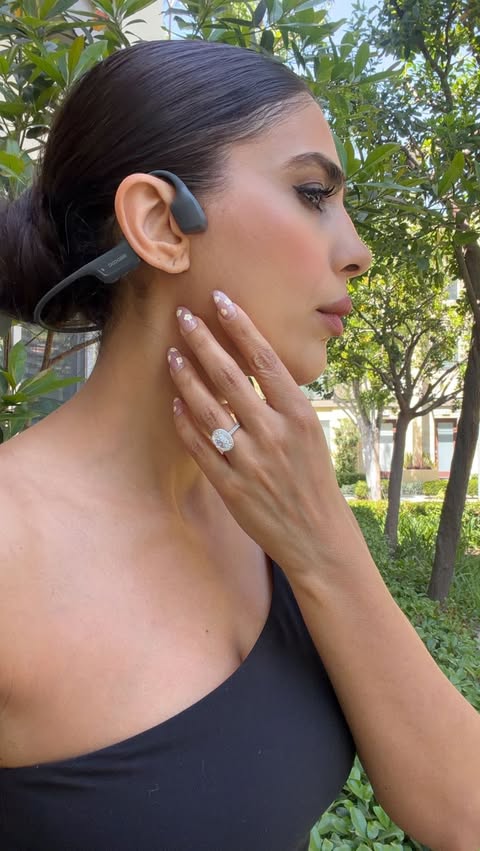 Instagram post by @monaabedian for DOOGEE. Caption reads: [...] when I tried the BonAir Swim from @doogee 🎧....